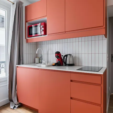 Elegant 16 Near Metro Modern Apartment Paris