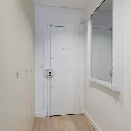 Apartment Elegant 16 Near Metro Modern Paris